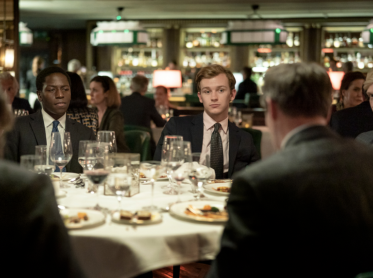 Jóvenes talentos detrás del grupo de recién graduados que protagoniza la serie “Industry” de HBO